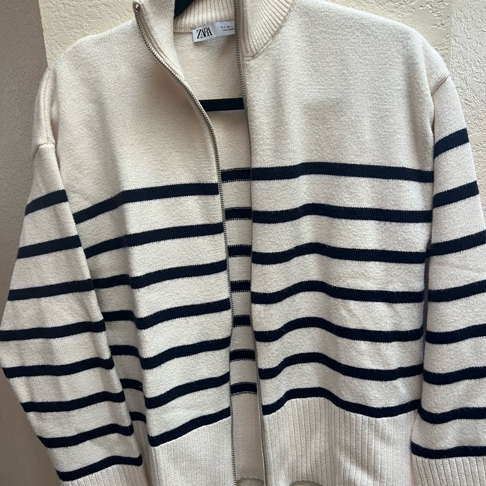 Zara Men's Zip-Up Sweater in Cream and Blue Stripes